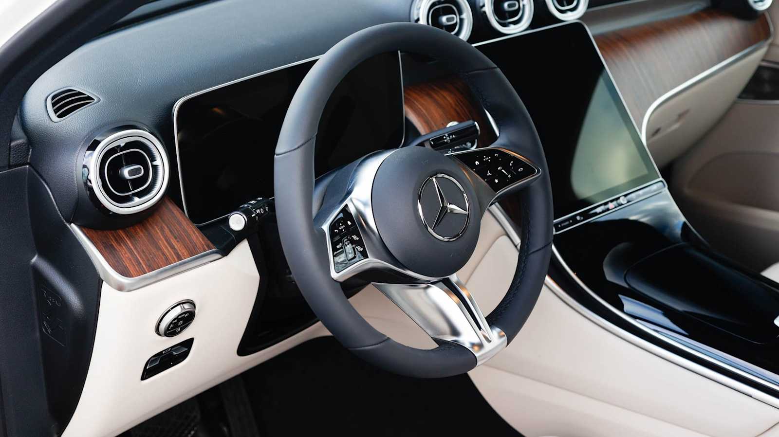 Thumbnail: 2026 Mercedes-Benz GLC - 15