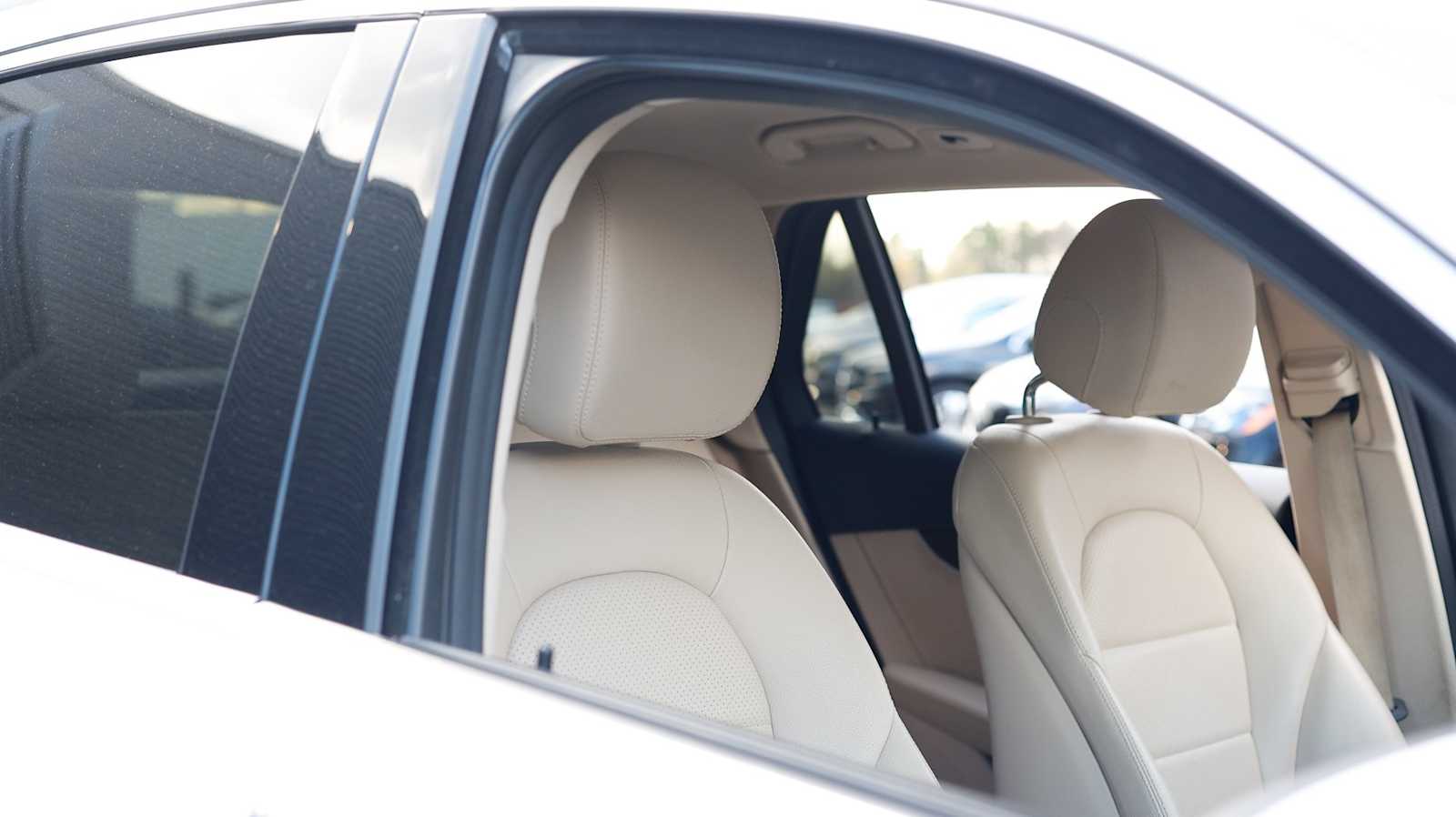 Thumbnail: 2022 Mercedes-Benz GLC - 32