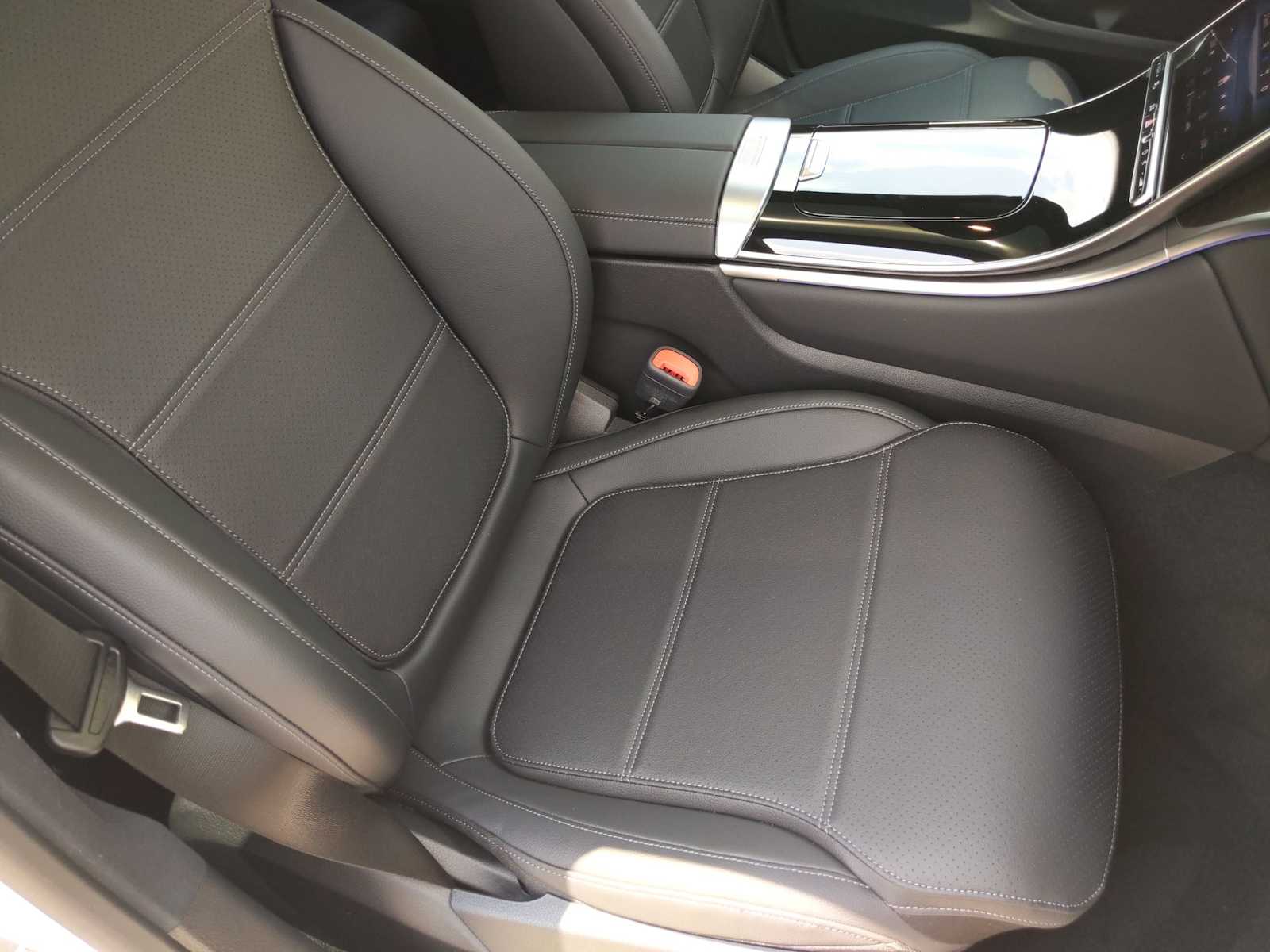 Thumbnail: 2025 Mercedes-Benz GLC - 22