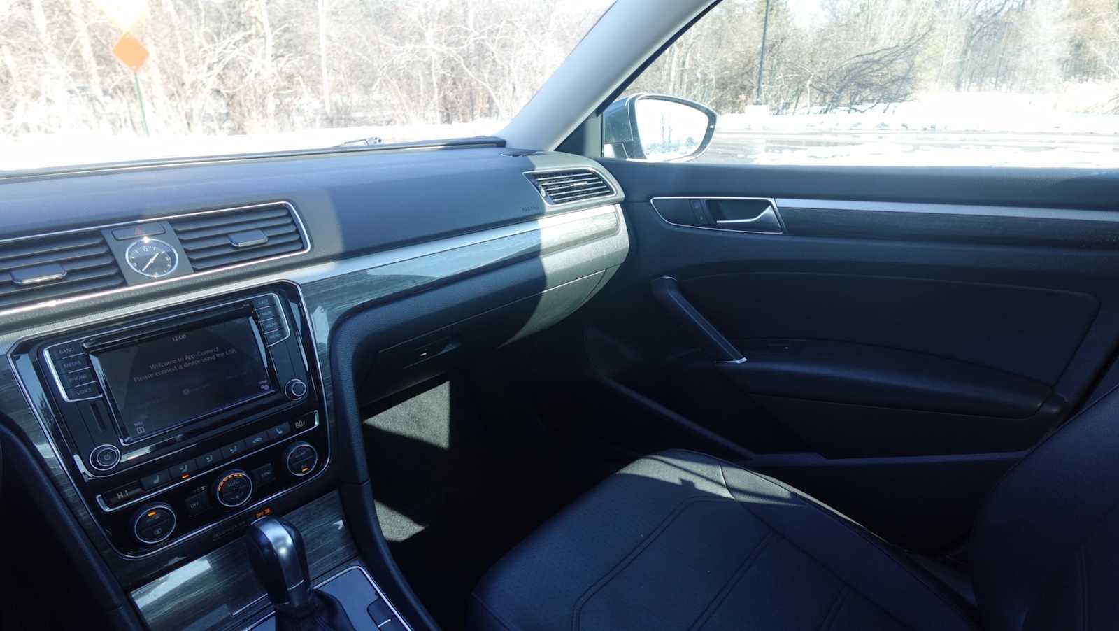 Thumbnail: 2017 Volkswagen Passat - 24