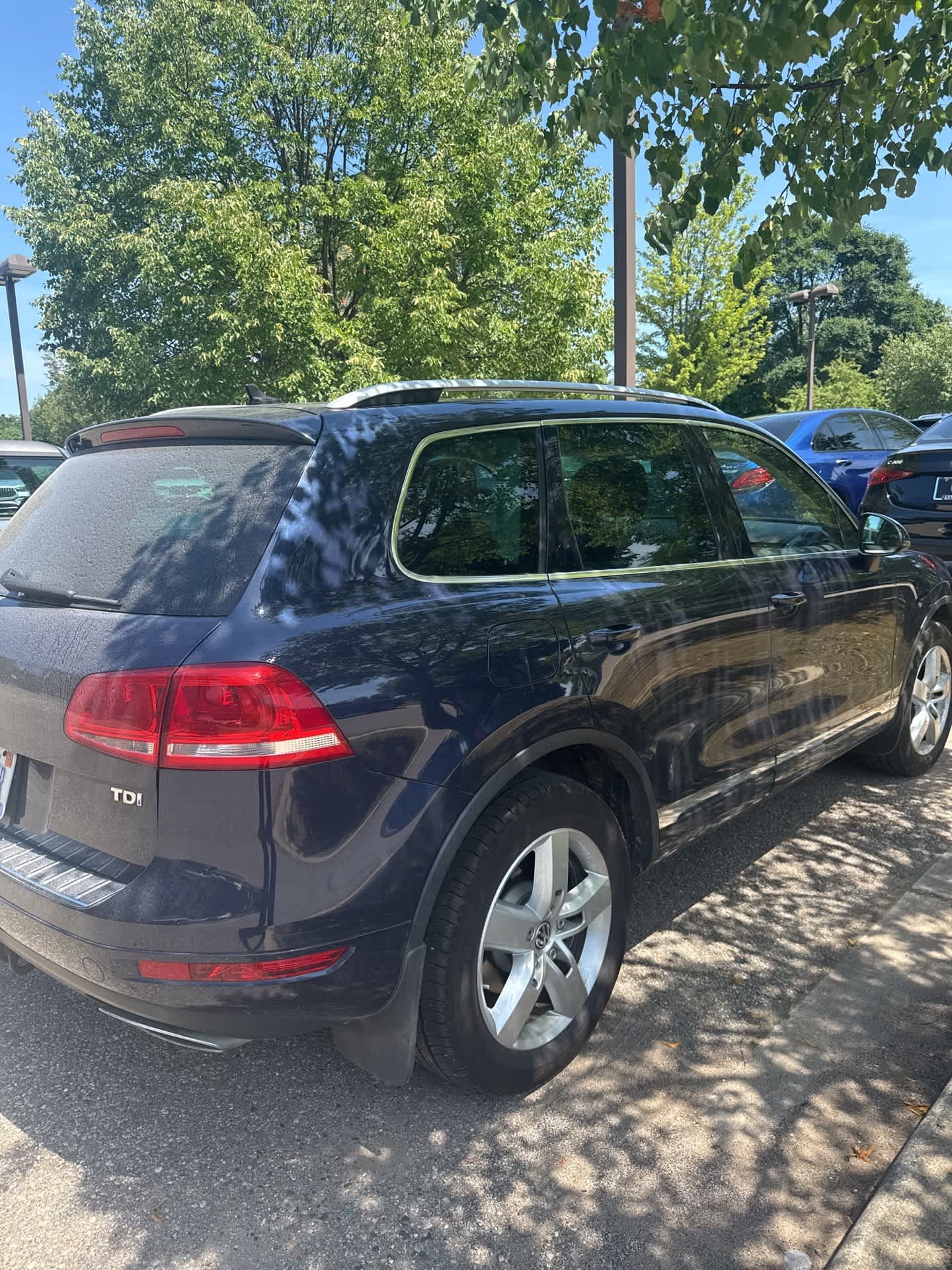 Thumbnail: 2014 Volkswagen Touareg - 6