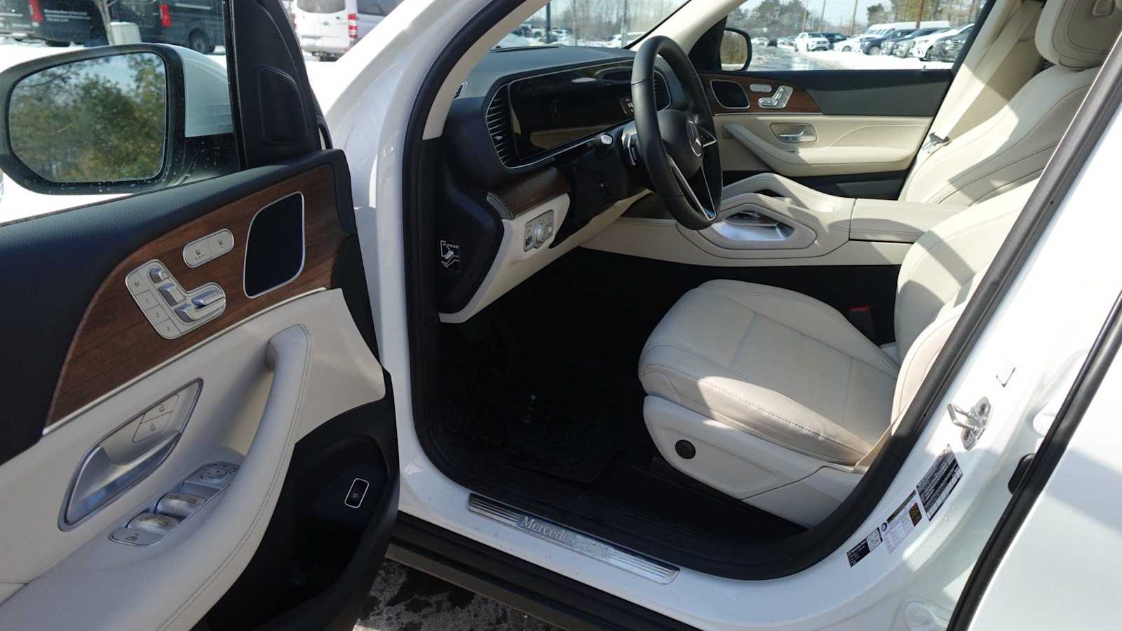 Thumbnail: 2026 Mercedes-Benz GLE - 22