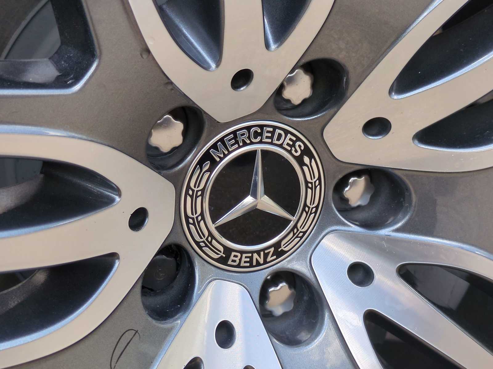 2025 Mercedes-Benz GLS 450 4MATIC 12