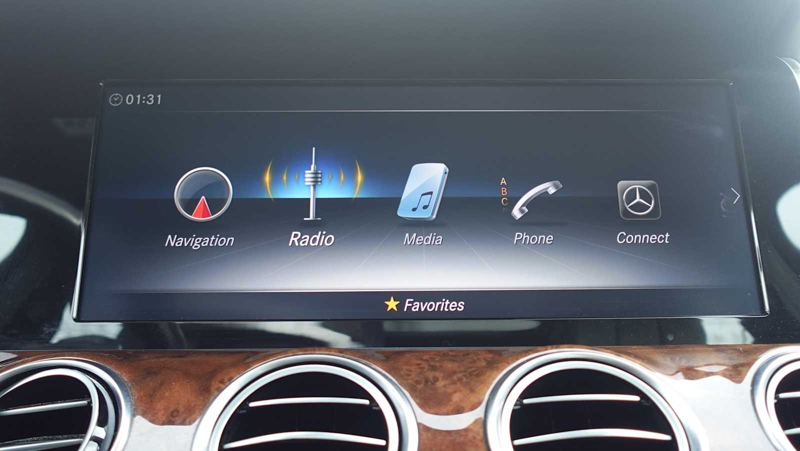 Thumbnail: 2017 Mercedes-Benz E-Class - 34