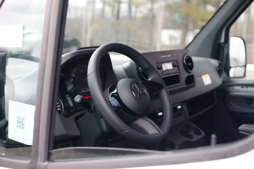 Thumbnail: 2025 Mercedes-Benz Sprinter - 11