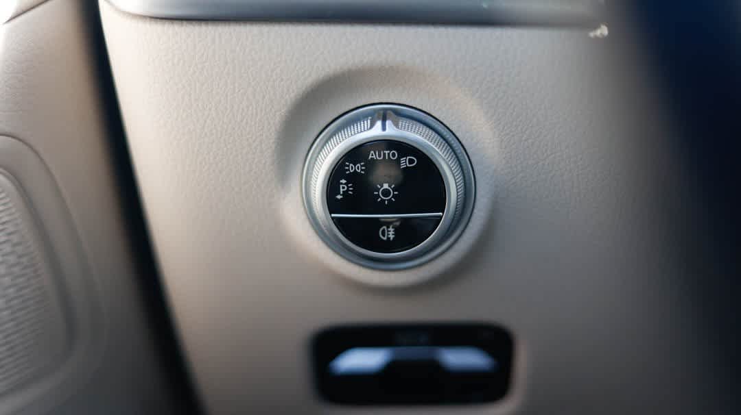 Thumbnail: 2025 Mercedes-Benz C-Class - 25