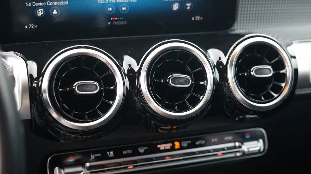 Thumbnail: 2022 Mercedes-Benz GLB - 30