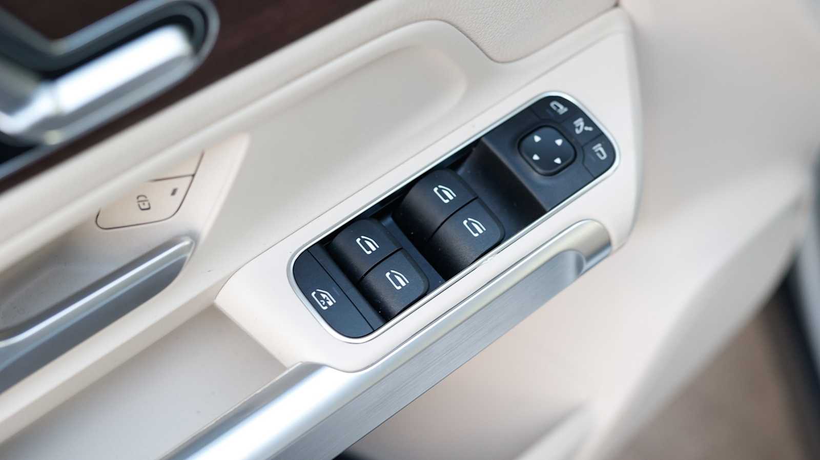 Thumbnail: 2023 Mercedes-Benz GLB - 20