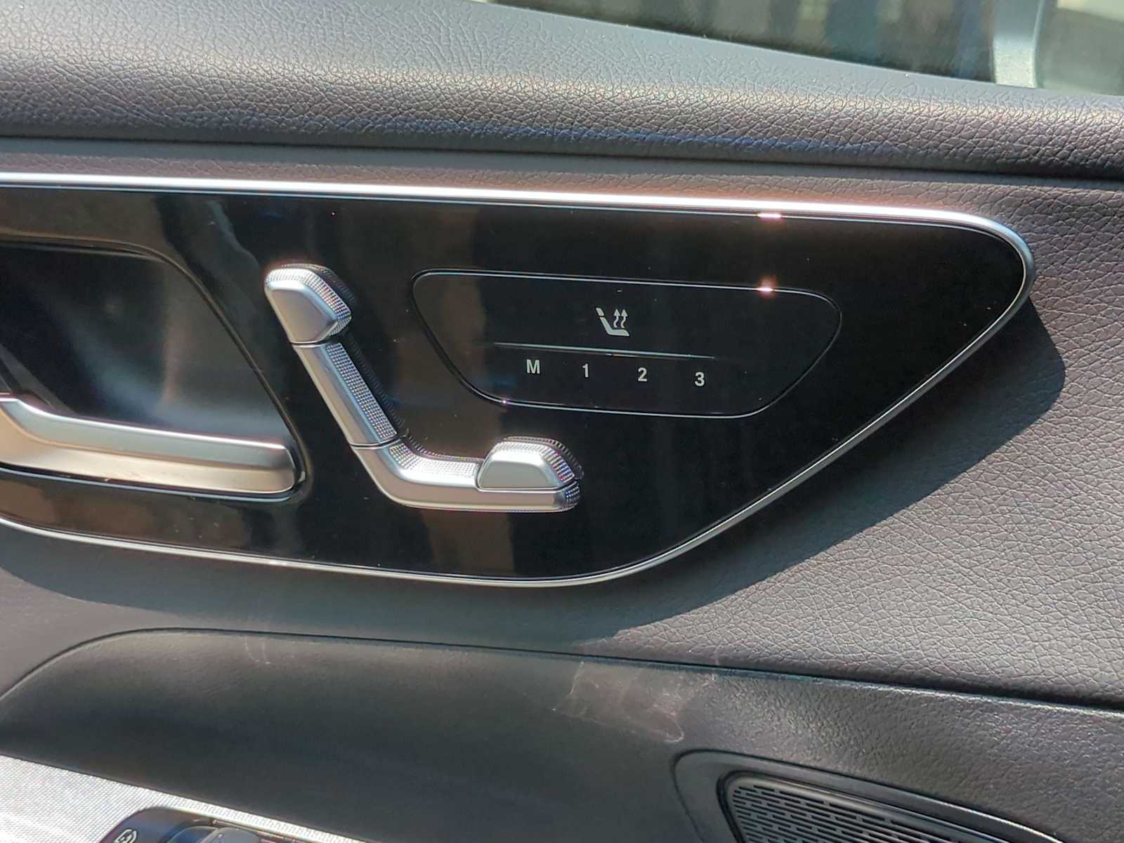 Thumbnail: 2025 Mercedes-Benz GLC - 18