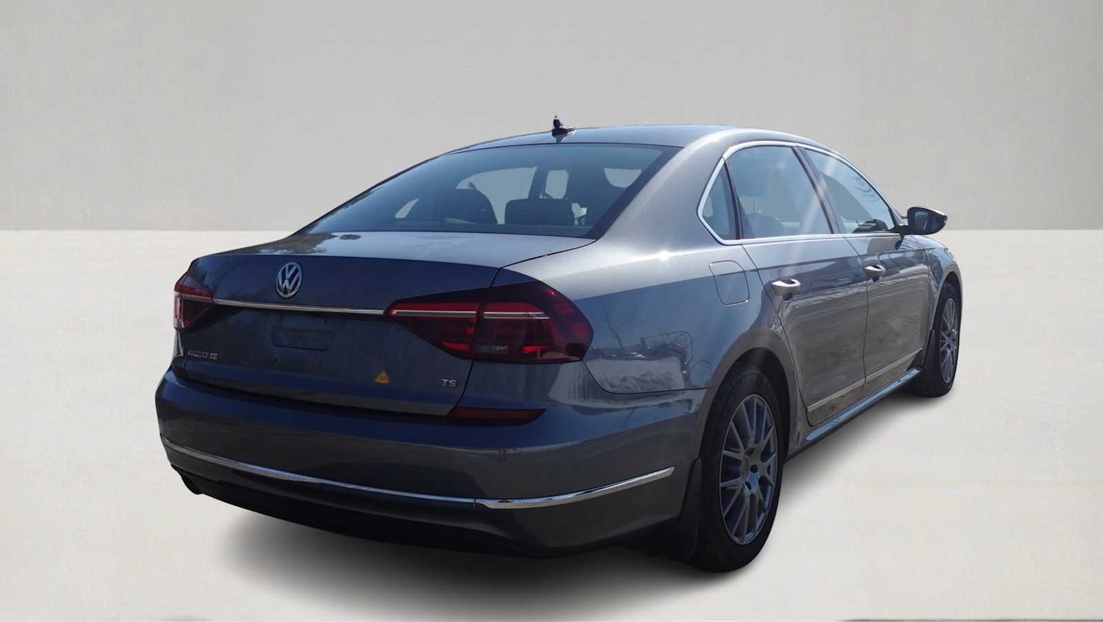 Thumbnail: 2017 Volkswagen Passat - 5