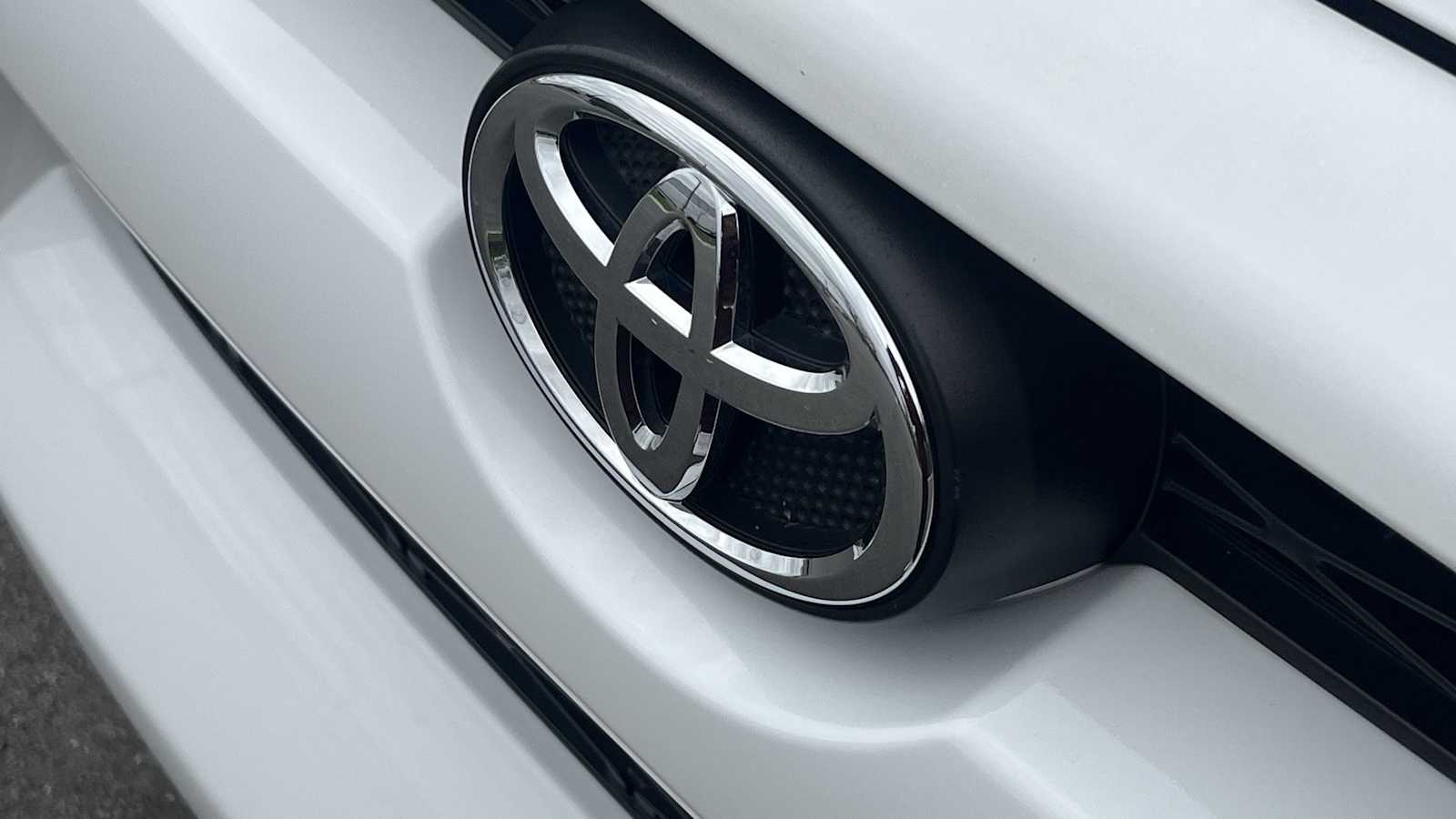 Thumbnail: 2015 Toyota 4Runner - 23
