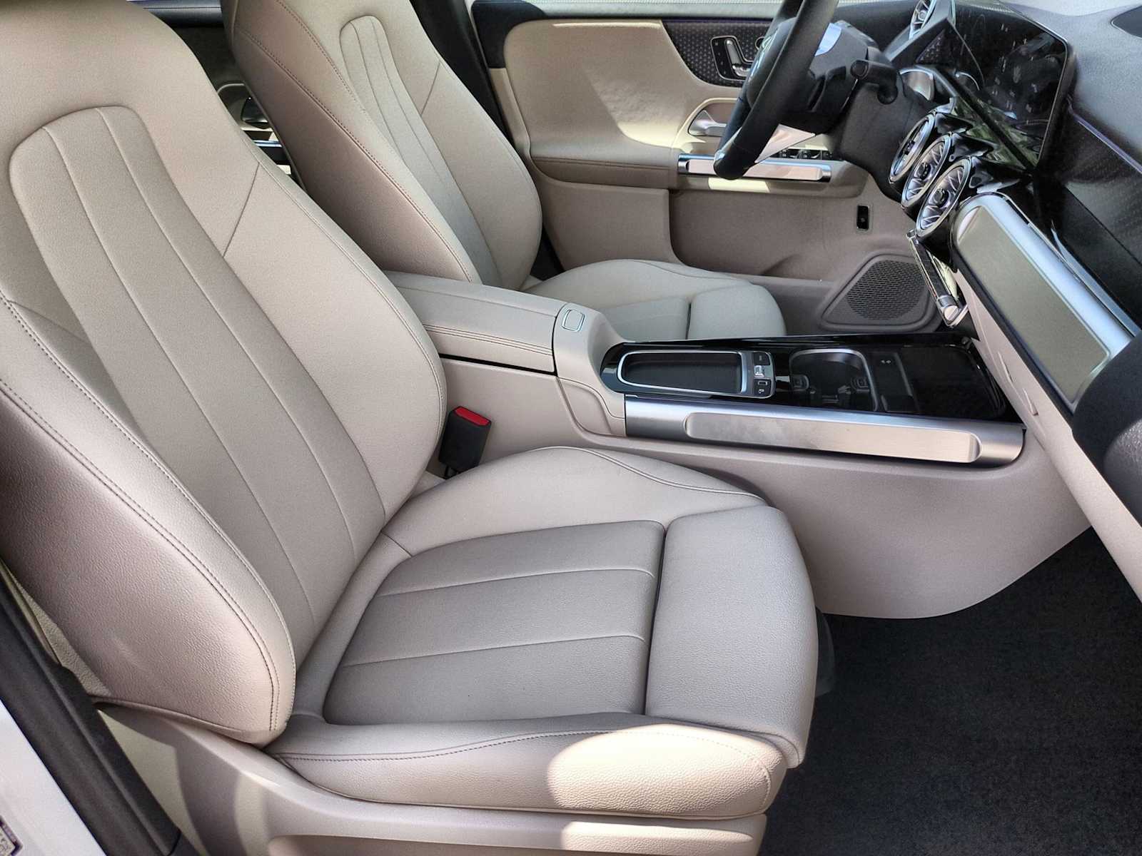 Thumbnail: 2025 Mercedes-Benz GLB - 22