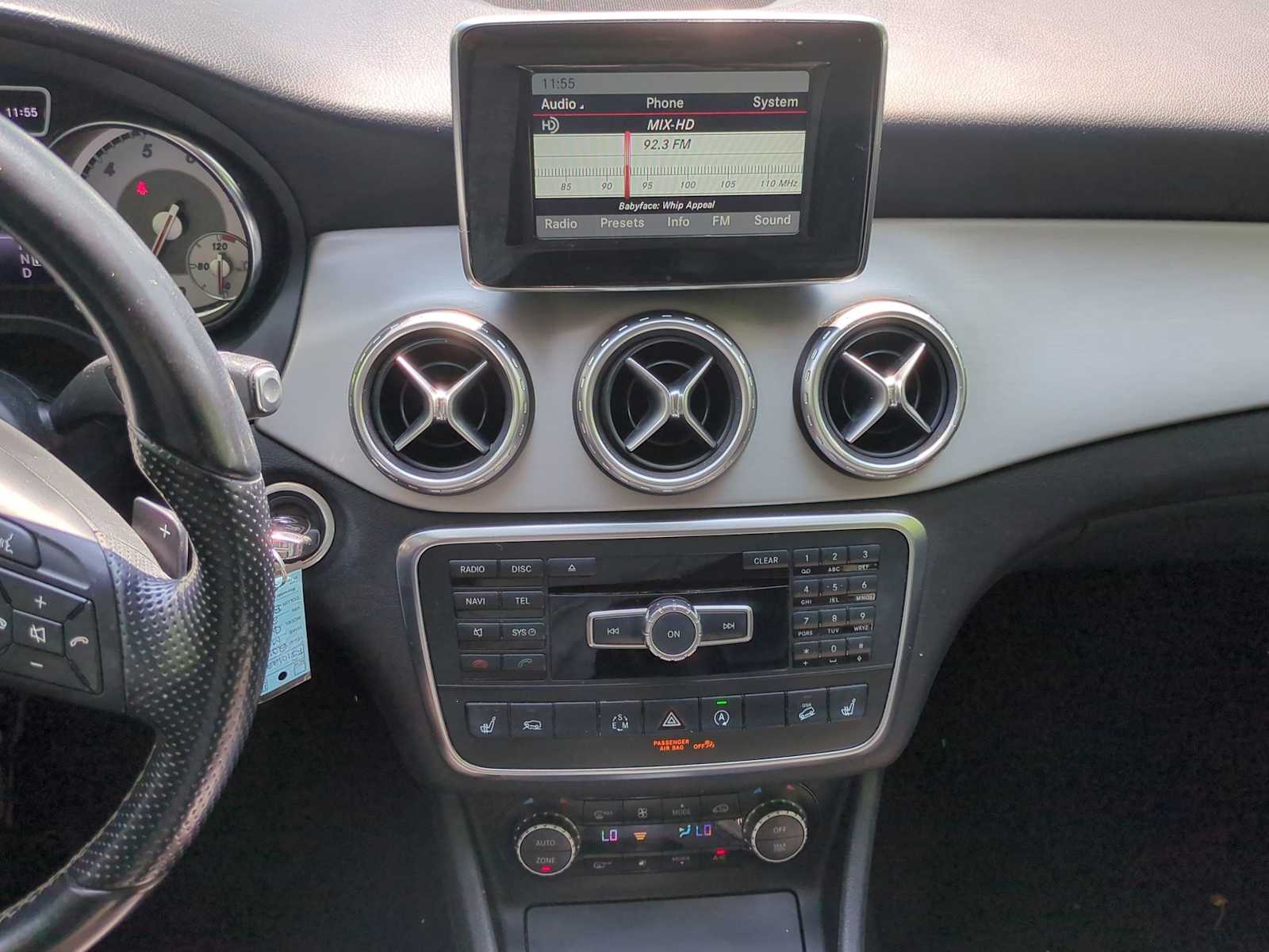 Thumbnail: 2015 Mercedes-Benz GLA - 28