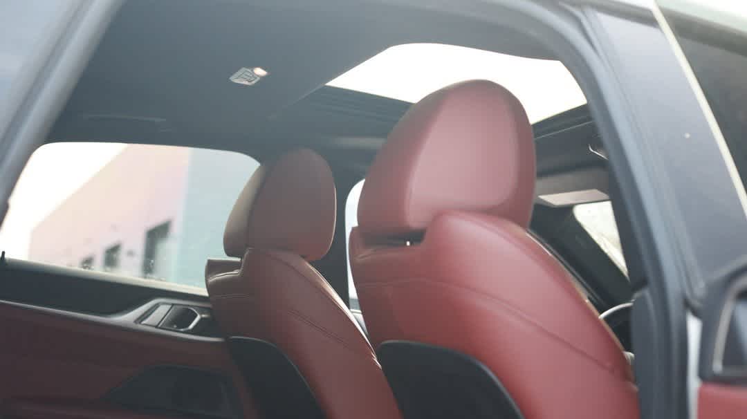 Thumbnail: 2022 BMW i4 - 26