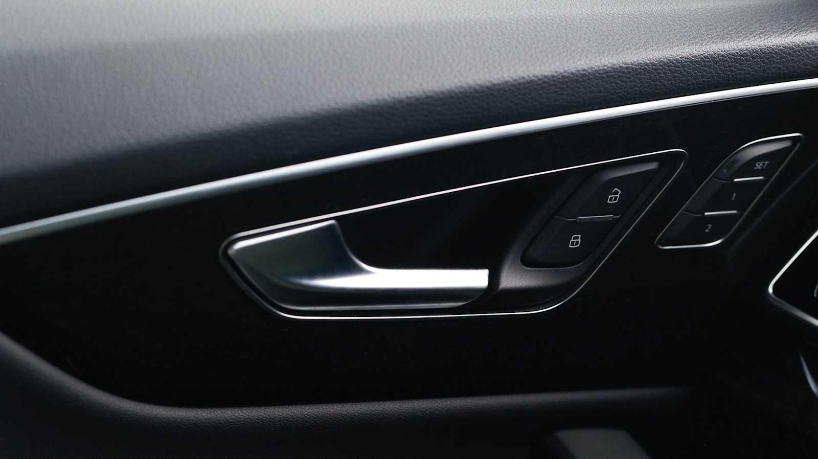 Thumbnail: 2023 Audi Q8 - 30