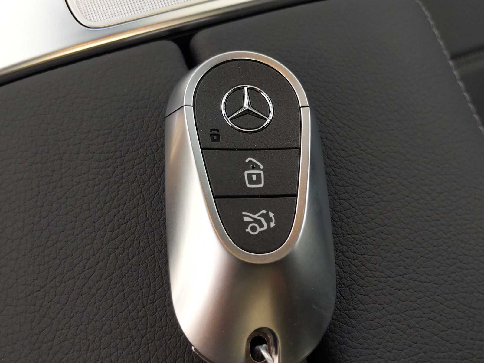 Thumbnail: 2025 Mercedes-Benz GLC - 36