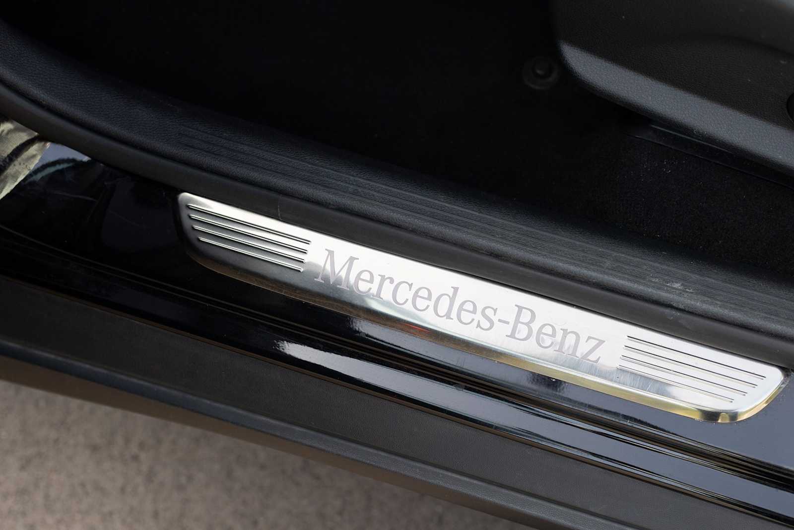 Thumbnail: 2010 Mercedes-Benz M-Class - 26