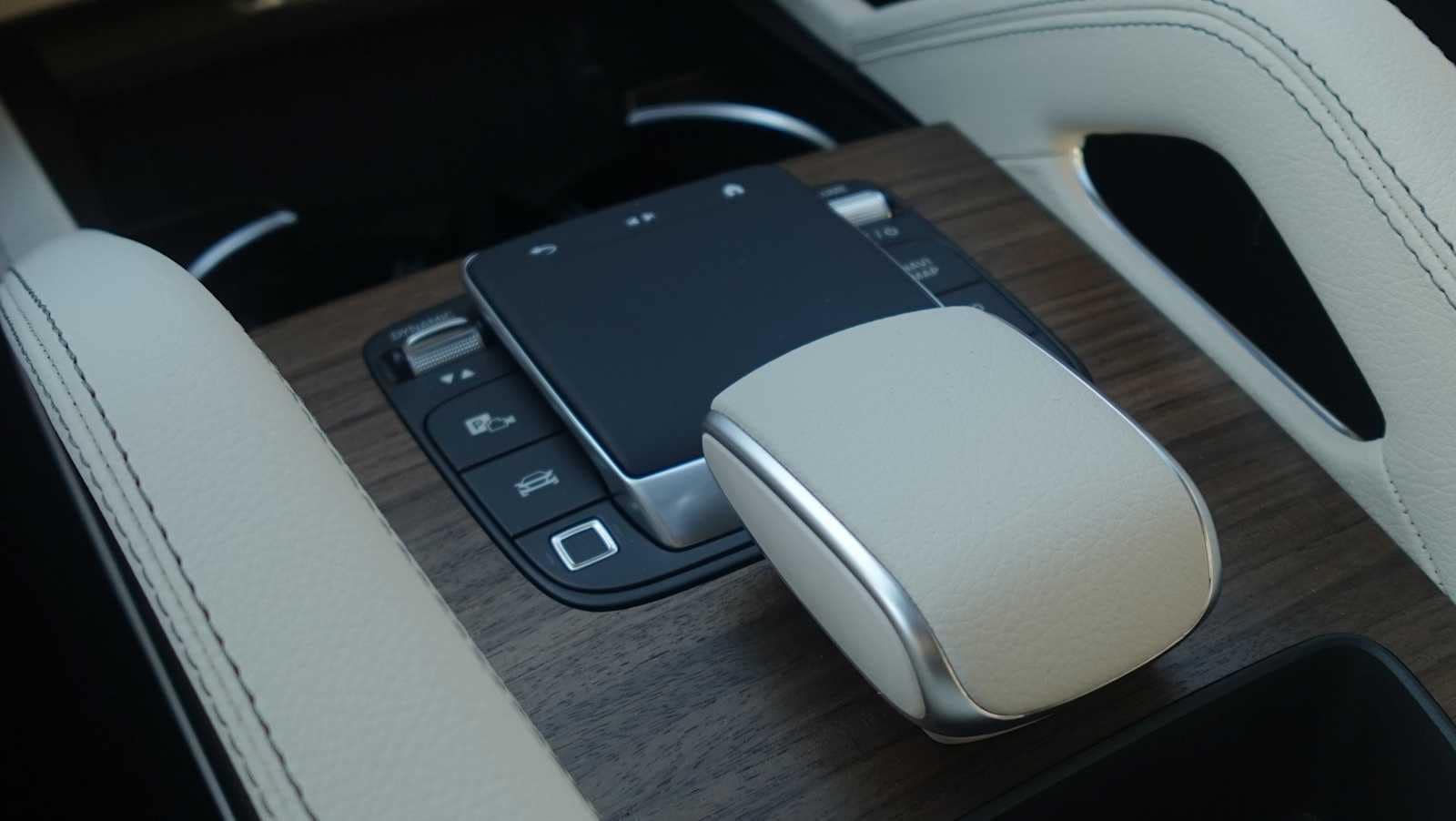 Thumbnail: 2026 Mercedes-Benz GLE - 26