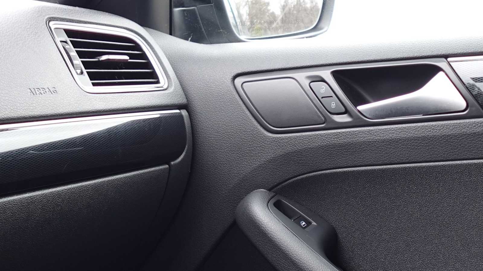 Thumbnail: 2018 Volkswagen Jetta - 34