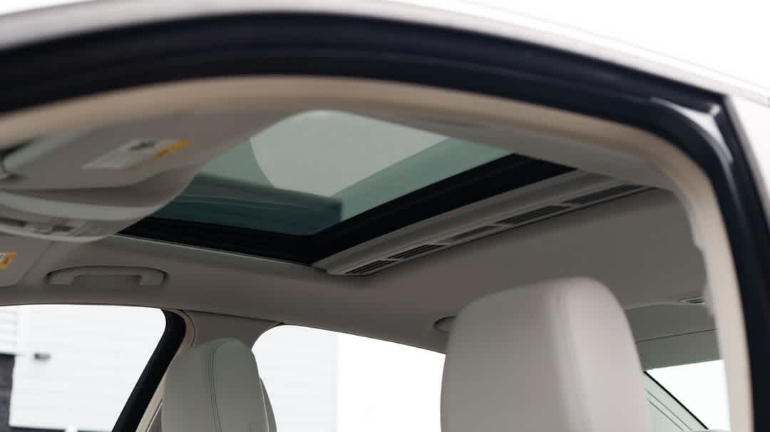 Thumbnail: 2014 Mercedes-Benz E-Class - 22