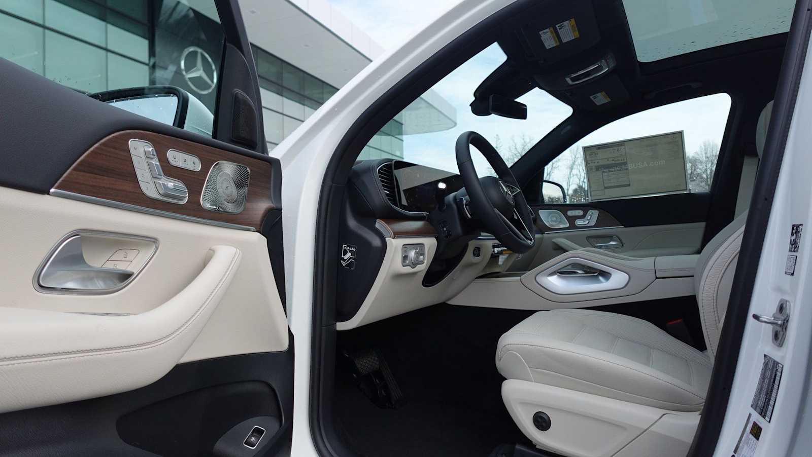 Thumbnail: 2026 Mercedes-Benz GLE - 30
