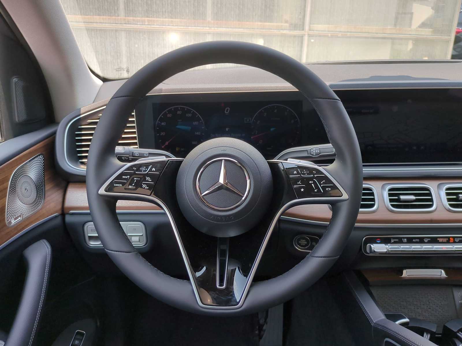 Thumbnail: 2025 Mercedes-Benz GLE - 25