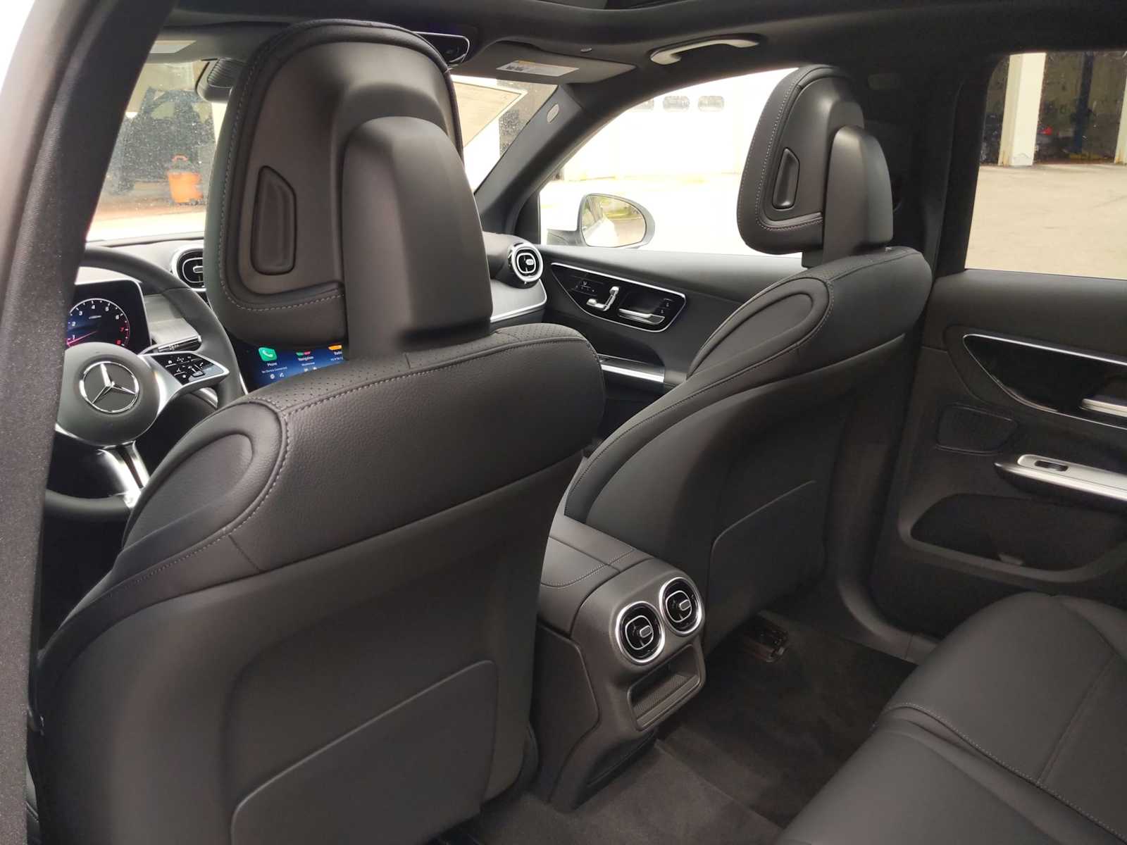 Thumbnail: 2025 Mercedes-Benz GLC - 18