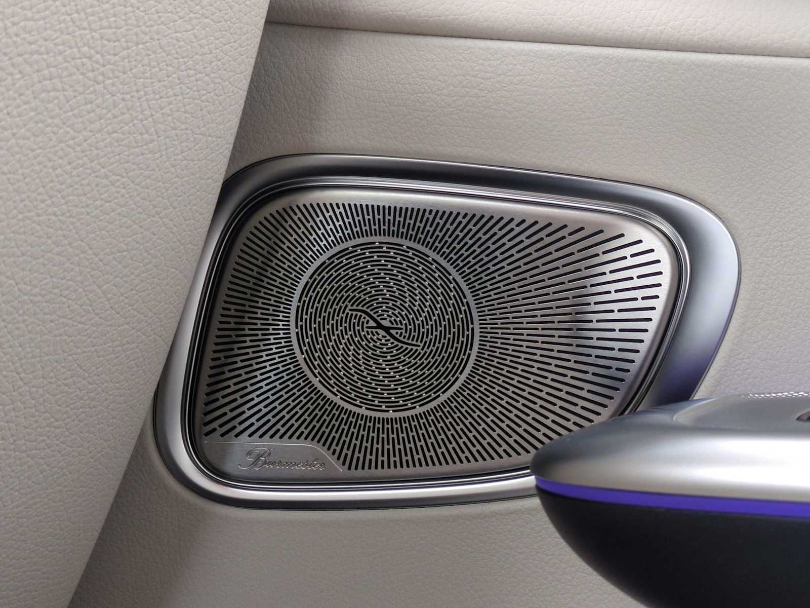 Thumbnail: 2025 Mercedes-Benz GLC - 33