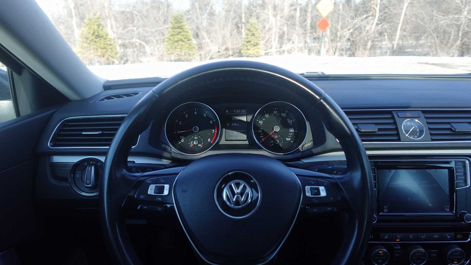 Thumbnail: 2017 Volkswagen Passat - 23