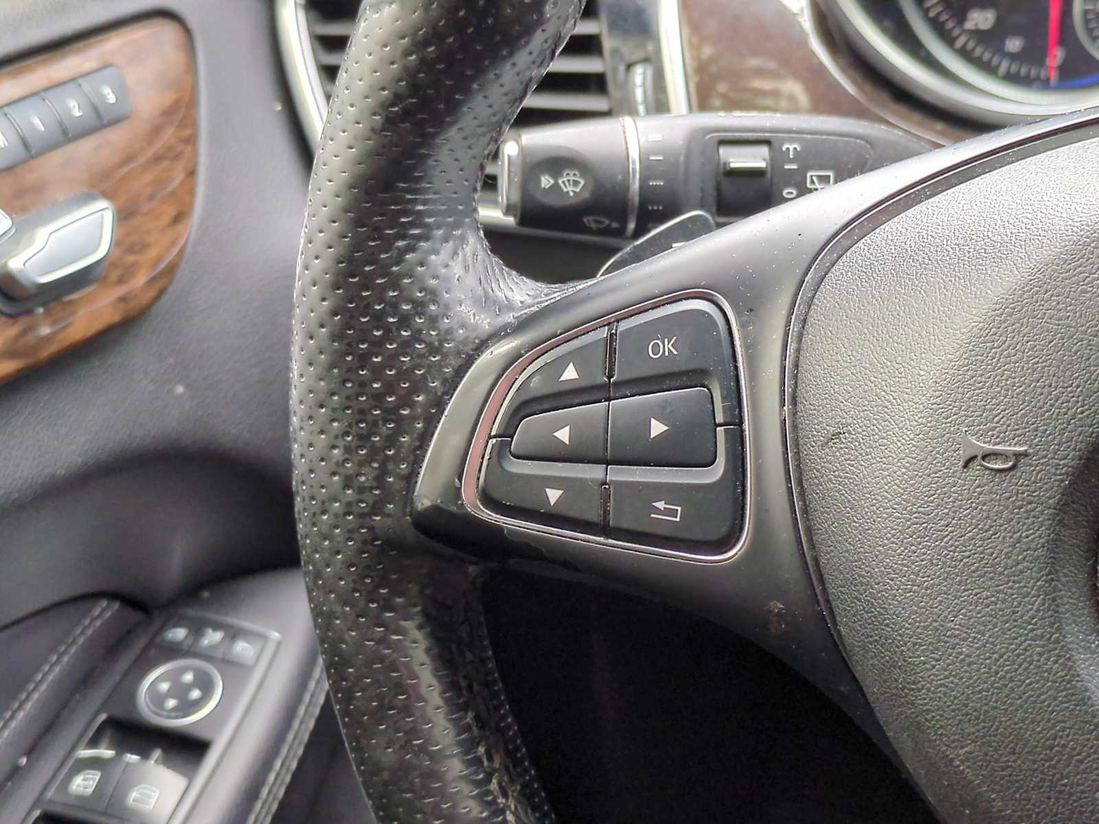 Thumbnail: 2016 Mercedes-Benz GLE - 23