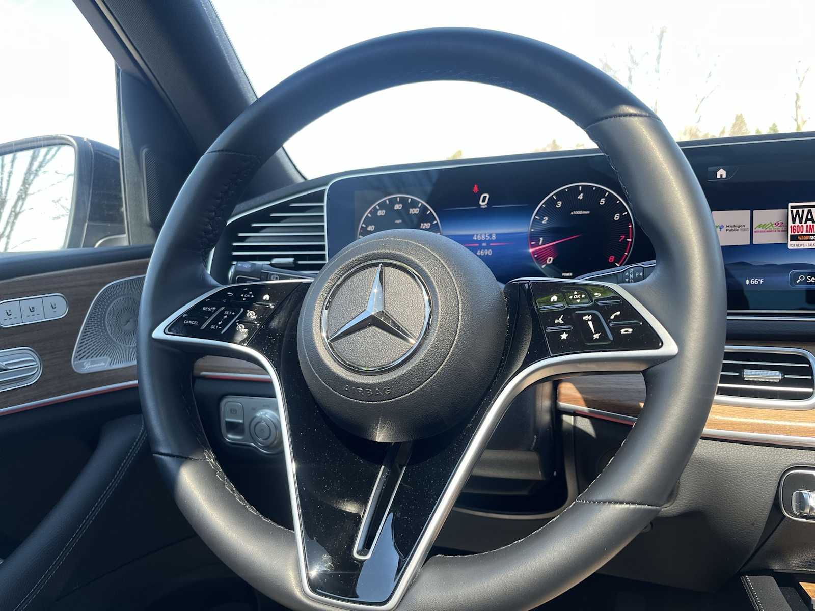 Thumbnail: 2026 Mercedes-Benz GLE - 37