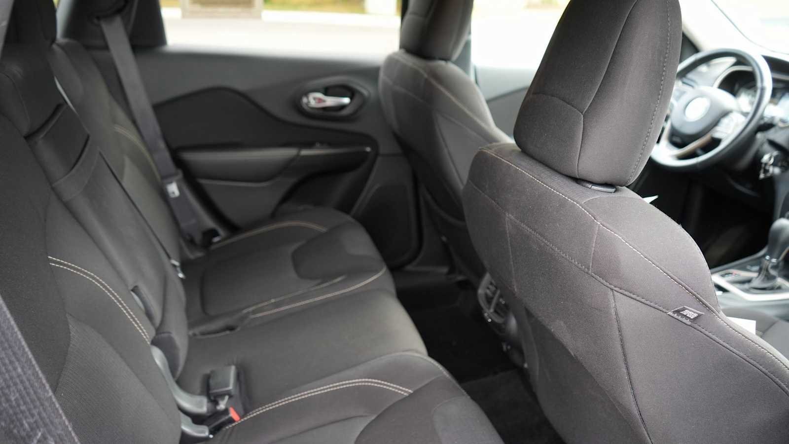 Thumbnail: 2016 Jeep Cherokee - 43