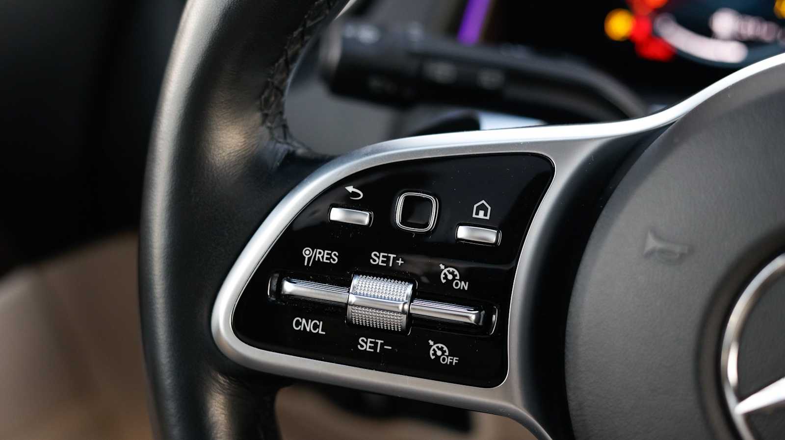 Thumbnail: 2023 Mercedes-Benz GLB - 32