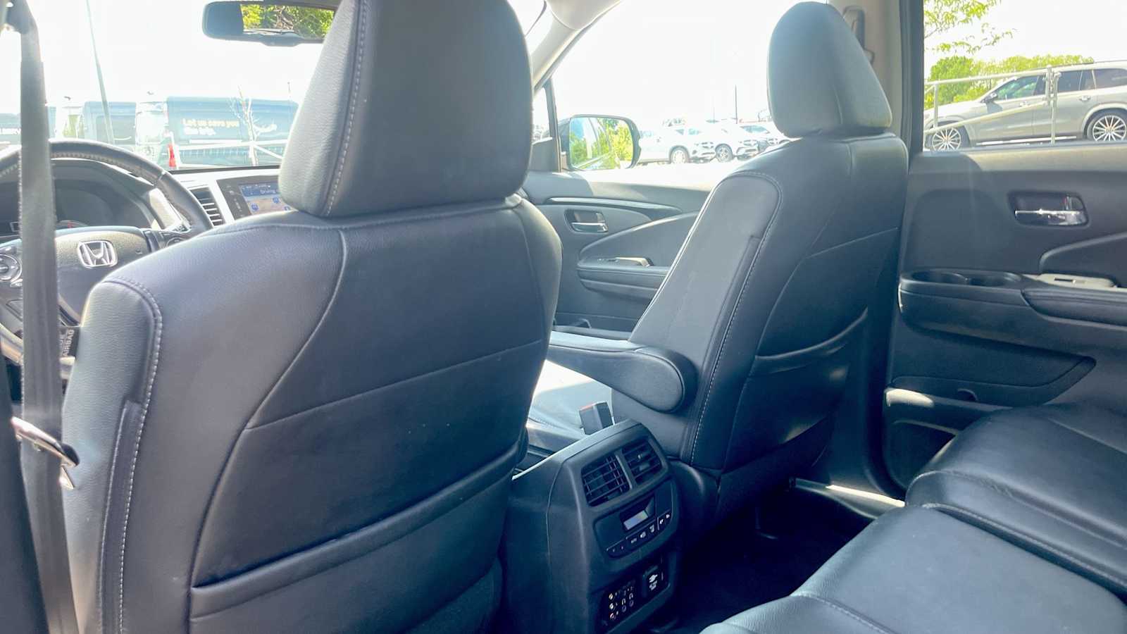 Thumbnail: 2017 Honda Pilot - 32