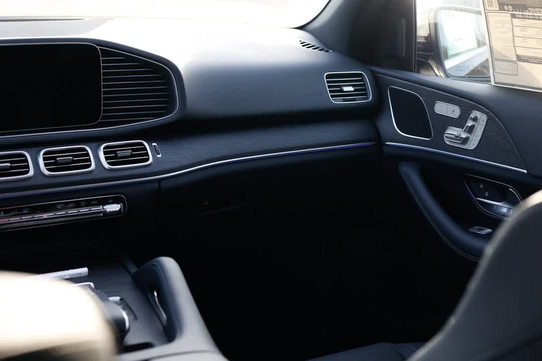 Thumbnail: 2026 Mercedes-Benz GLE - 26