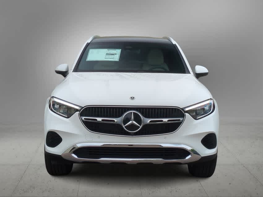 2025 Mercedes Benz GLC 300 4MATIC photo 3