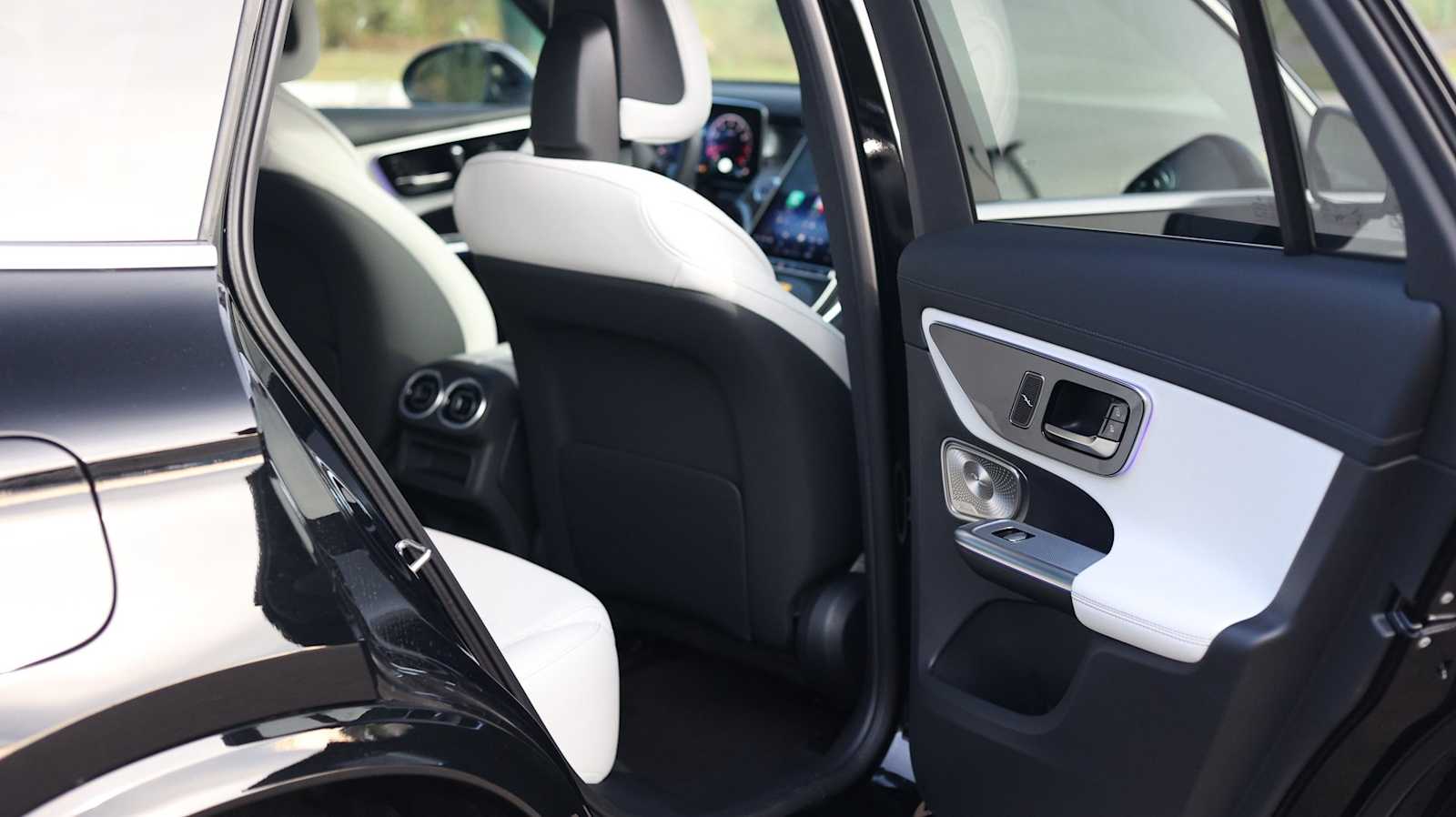 Thumbnail: 2026 Mercedes-Benz GLC - 28