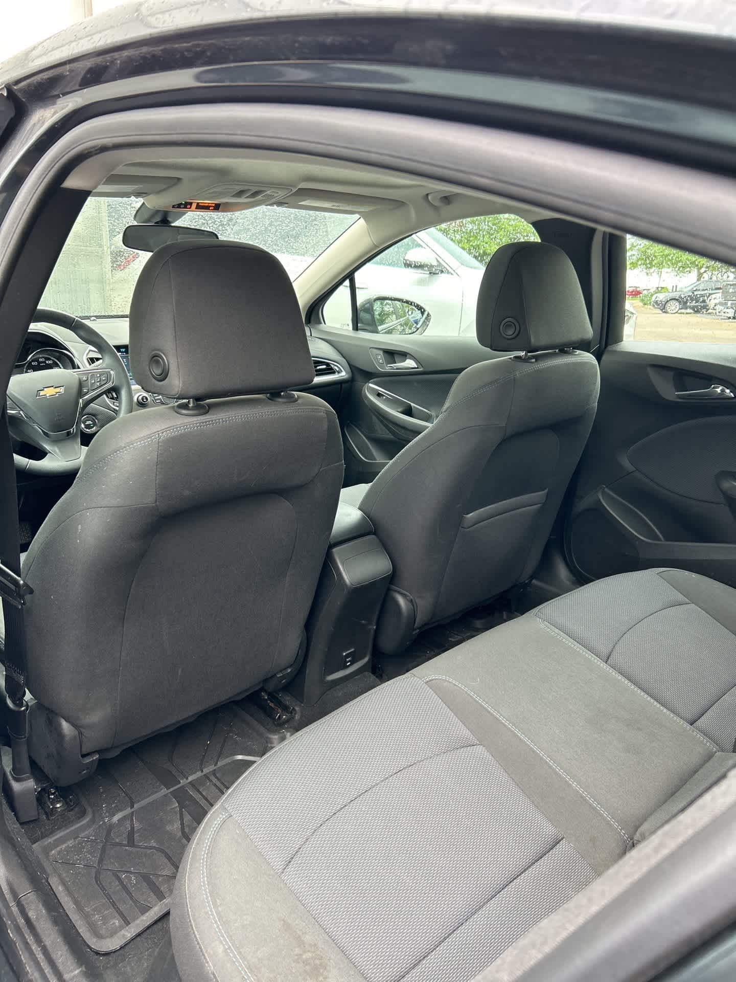 Thumbnail: 2018 Chevrolet Cruze - 9