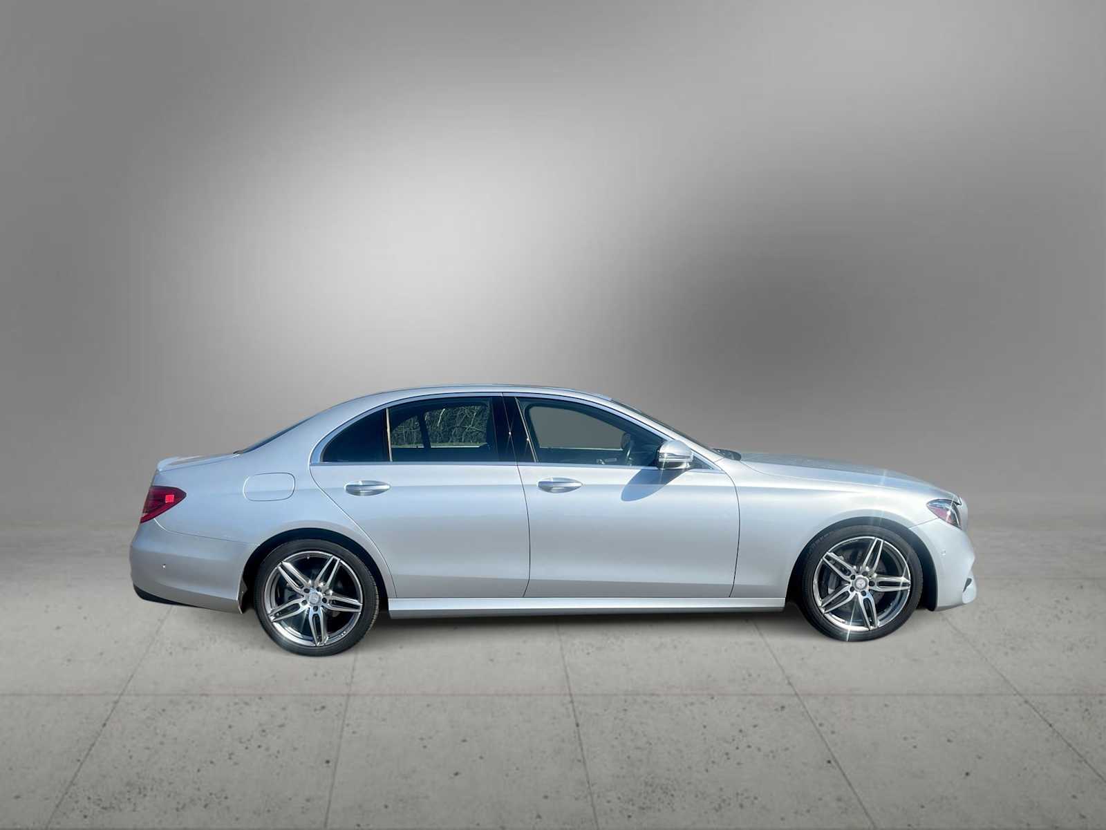 Thumbnail: 2017 Mercedes-Benz E-Class - 9