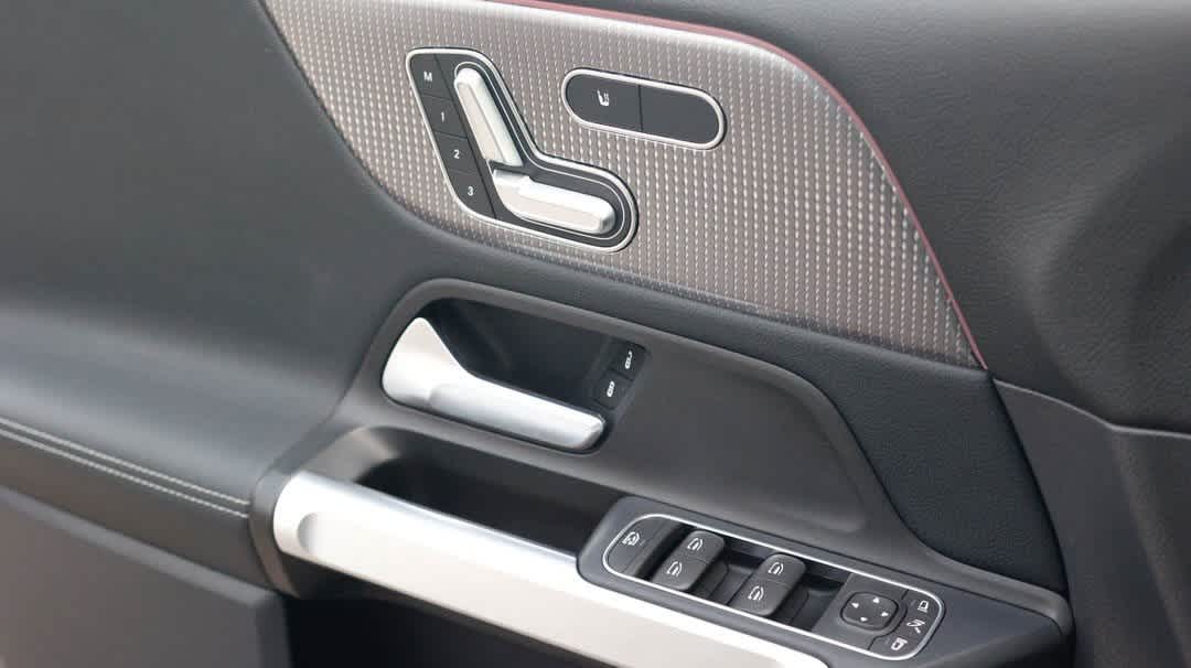 Thumbnail: 2023 Mercedes-Benz EQB - 39