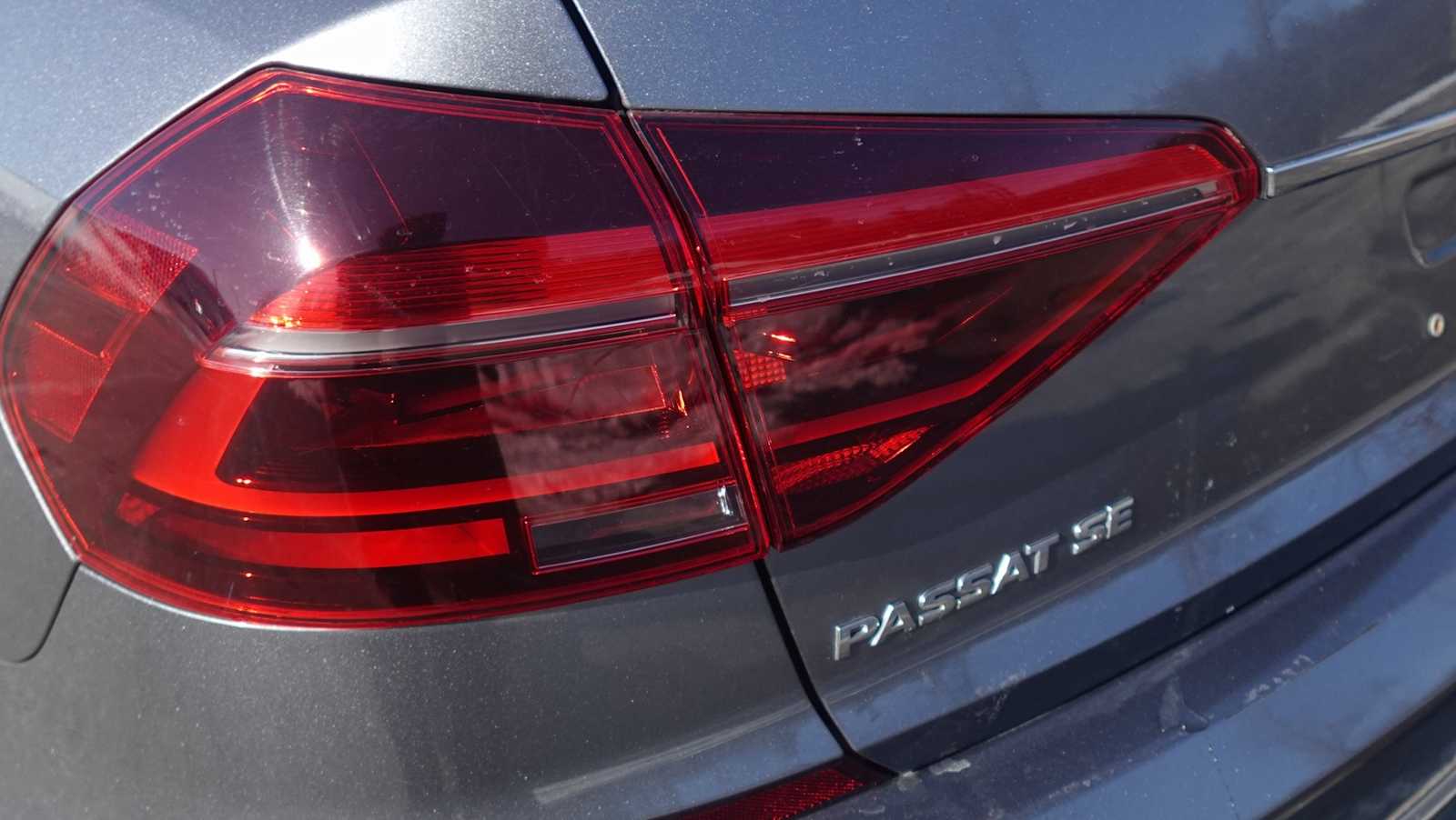 Thumbnail: 2017 Volkswagen Passat - 12