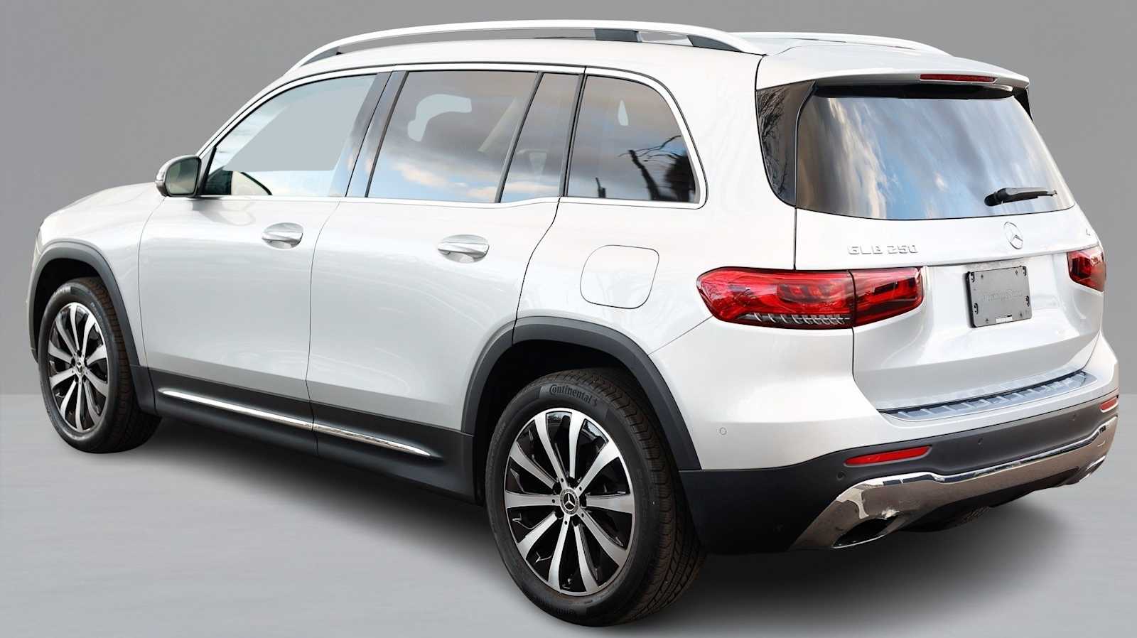 Thumbnail: 2023 Mercedes-Benz GLB - 7