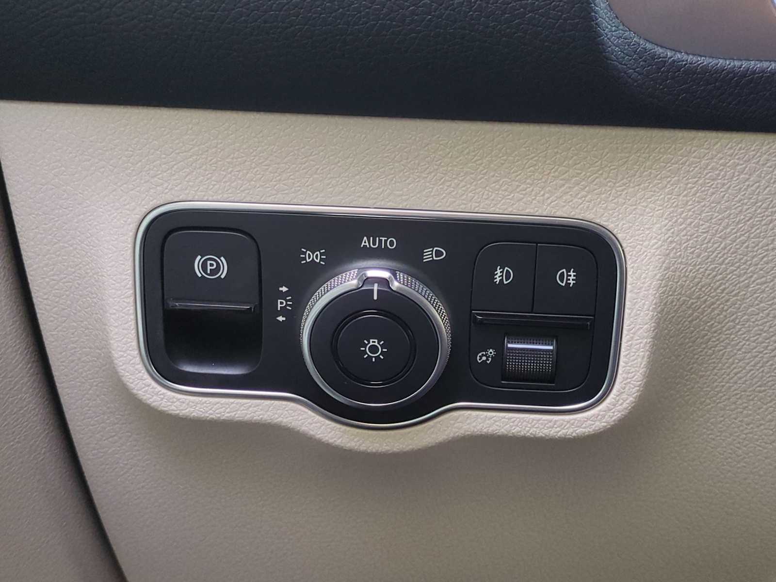 Thumbnail: 2025 Mercedes-Benz GLB - 27