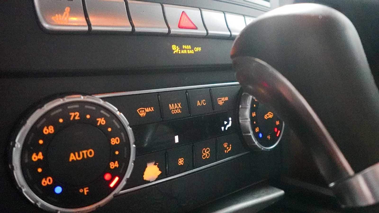 Thumbnail: 2015 Mercedes-Benz C-Class - 37