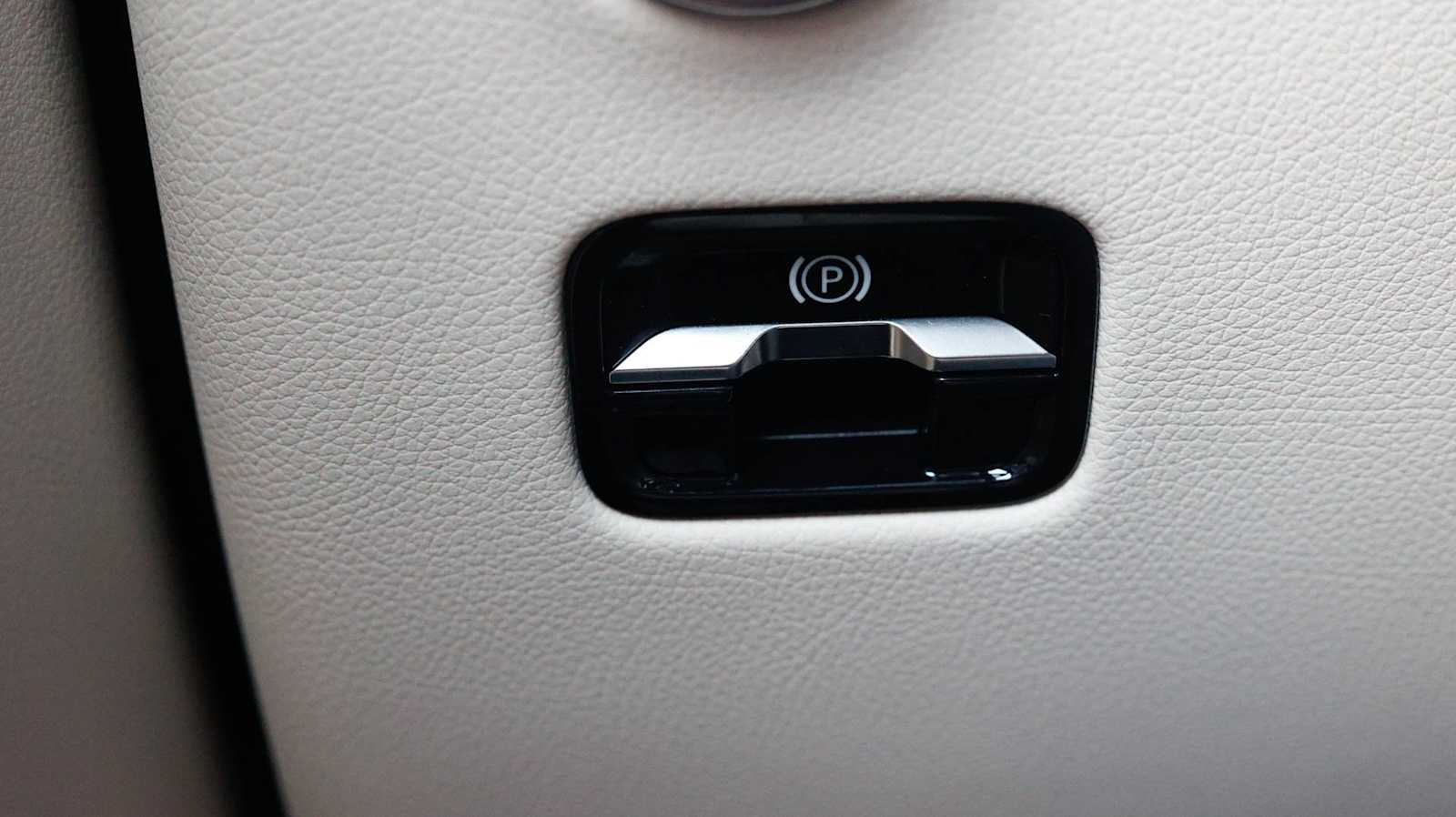 Thumbnail: 2026 Mercedes-Benz GLC - 36