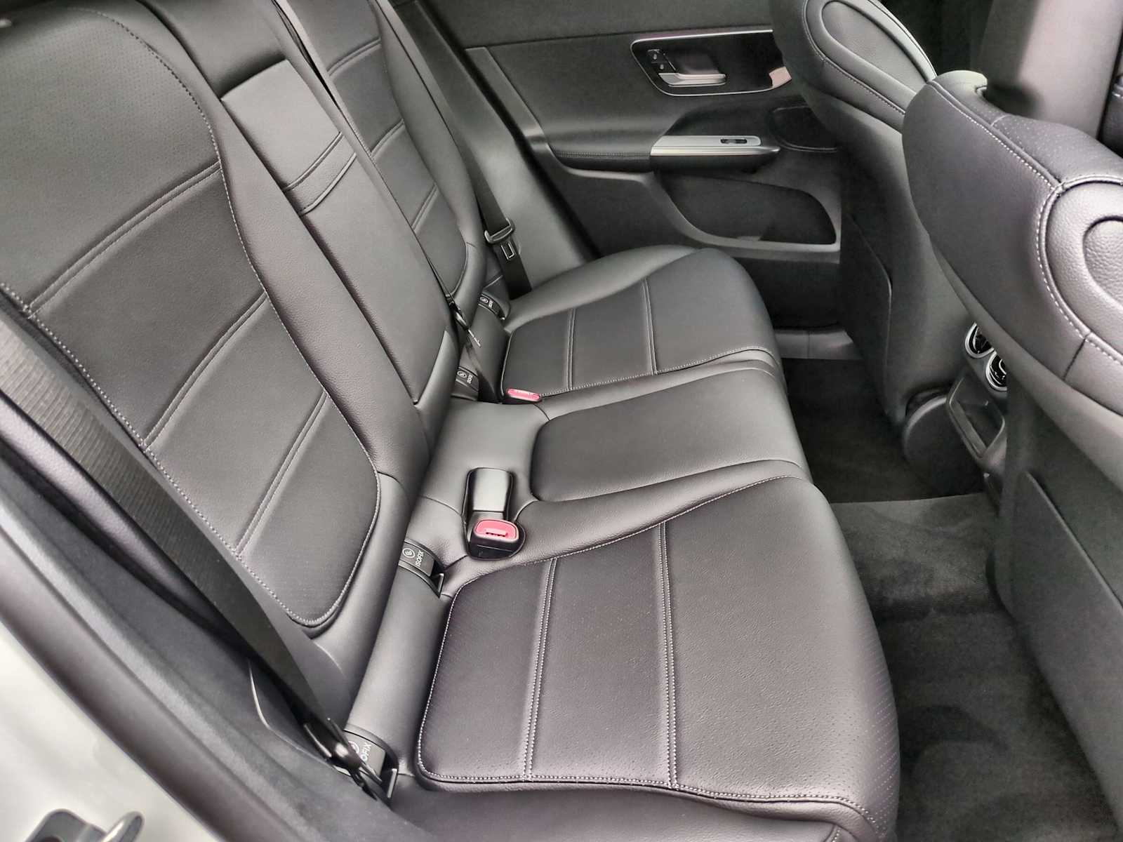 Thumbnail: 2025 Mercedes-Benz GLC - 22