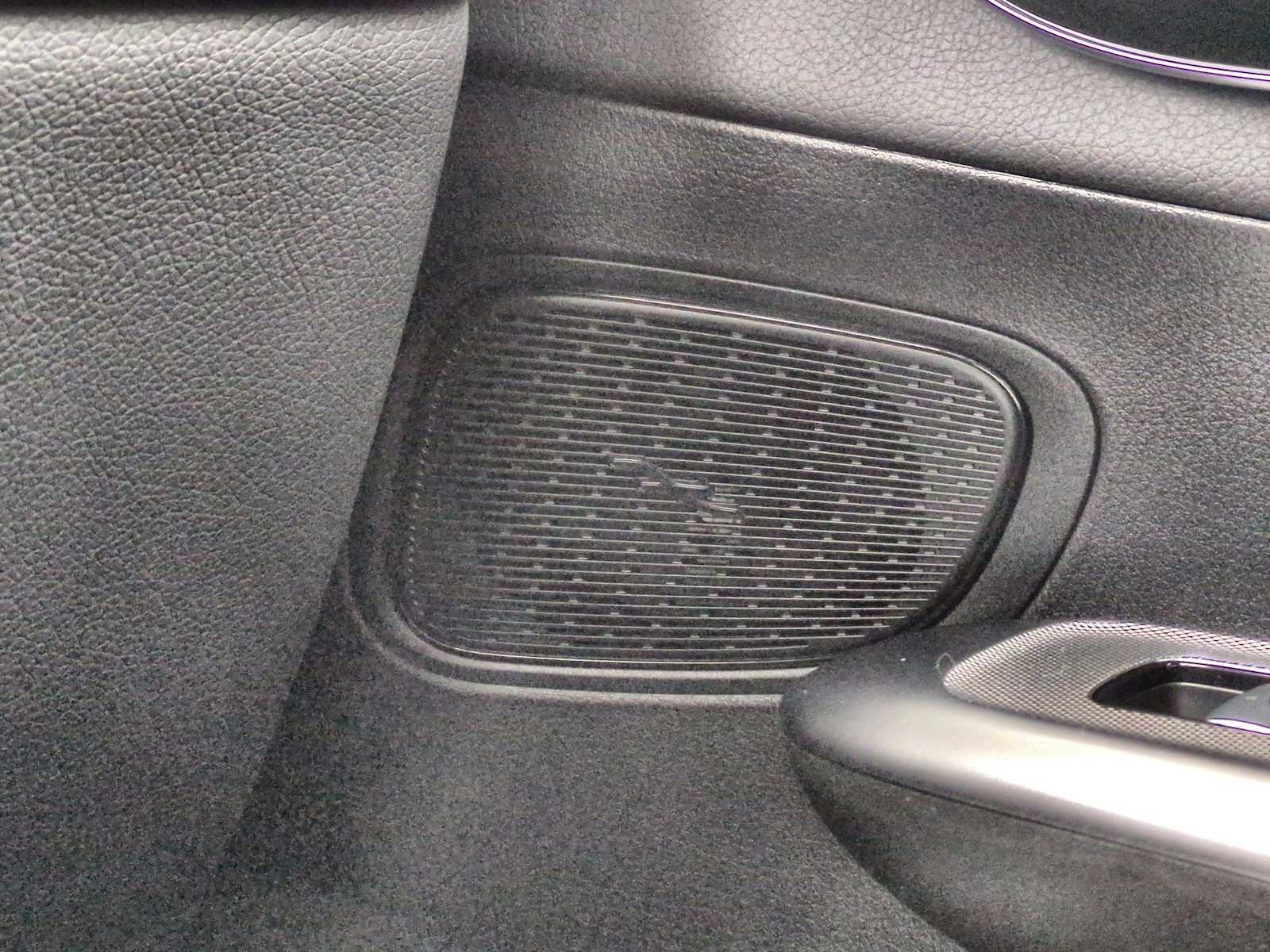 Thumbnail: 2025 Mercedes-Benz GLC - 30