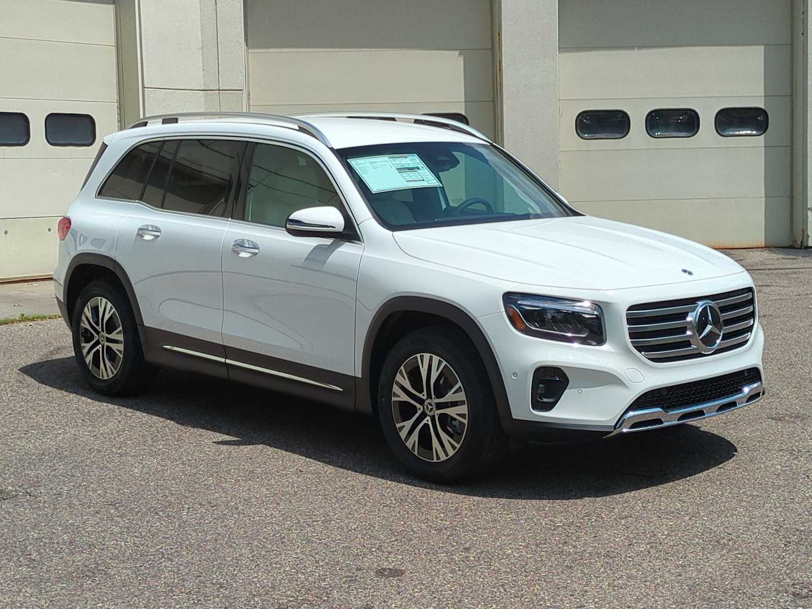 2025 Mercedes Benz GLB 250 4MATIC photo 2
