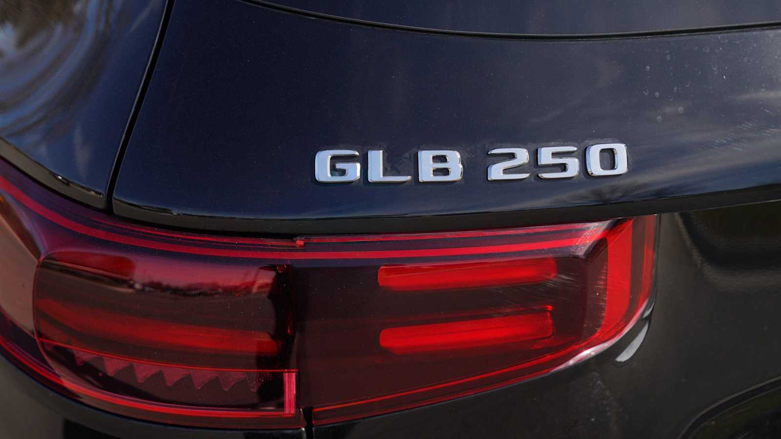 Thumbnail: 2026 Mercedes-Benz GLB - 10