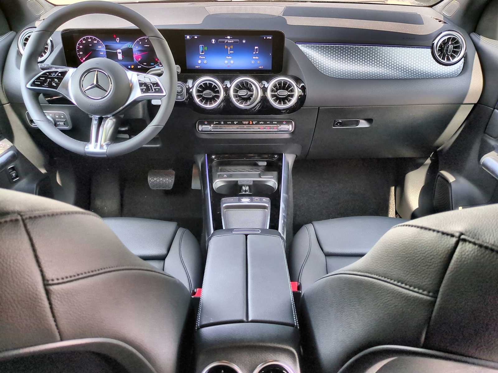 Thumbnail: 2025 Mercedes-Benz GLA - 16